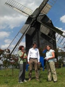 liebschuetz_muehle_small Im Gespräch mit Gabriele Schneider (rechts) von der Bürgerinitiative und Barbara Scheller